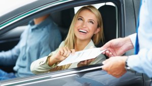 Consegna espressa documenti / plichi / colli con con transfer e autista privato