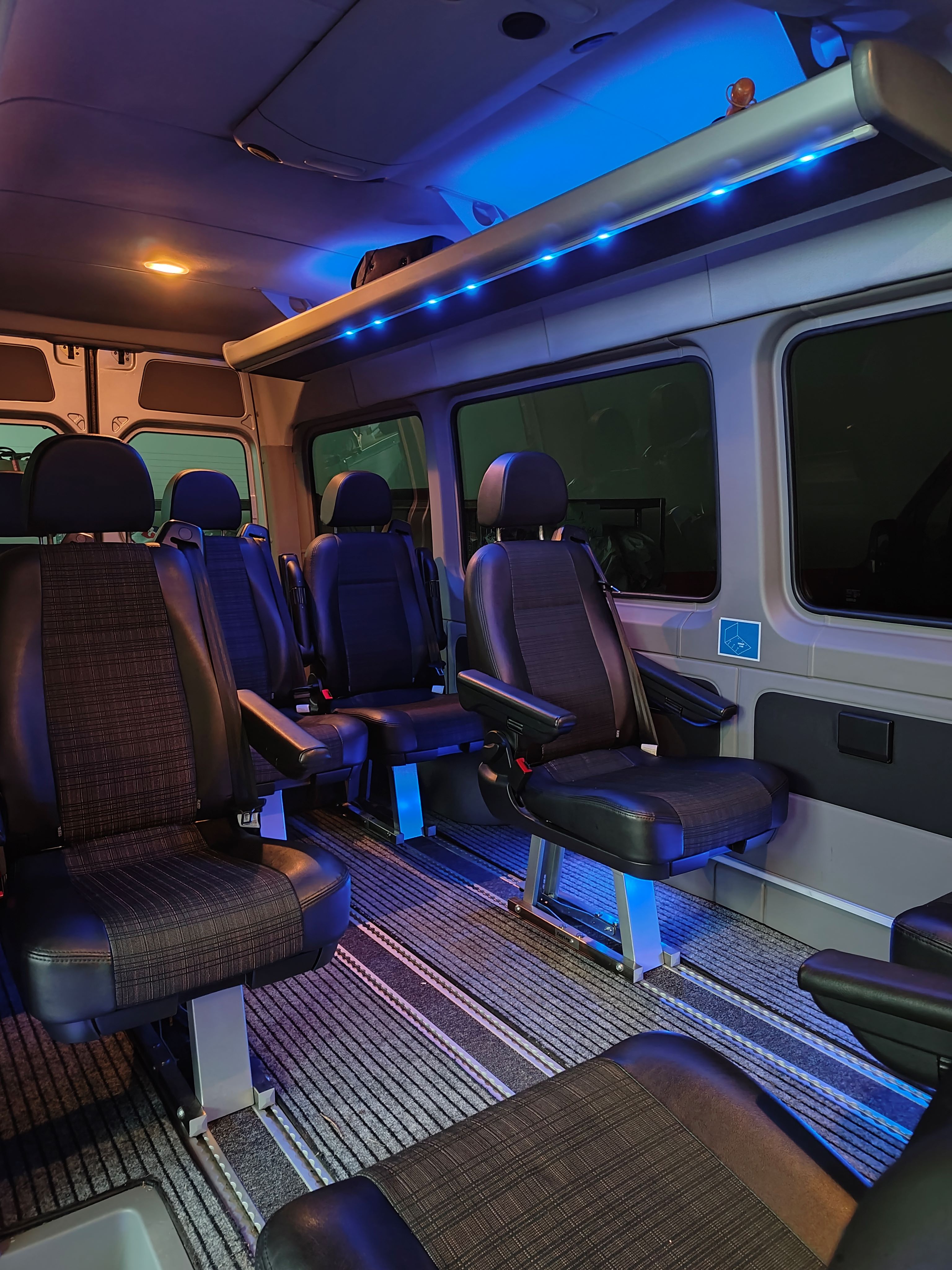 Aluguel de micro&ocirc;nibus Mercedes com motorista em Veneza - dimens&otilde;es