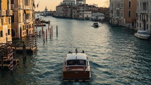 Услуга аренды автомобиля с водителем 3